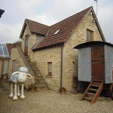 Fosse Farmhouse Holiday Cottages Chippenham  Exterior foto